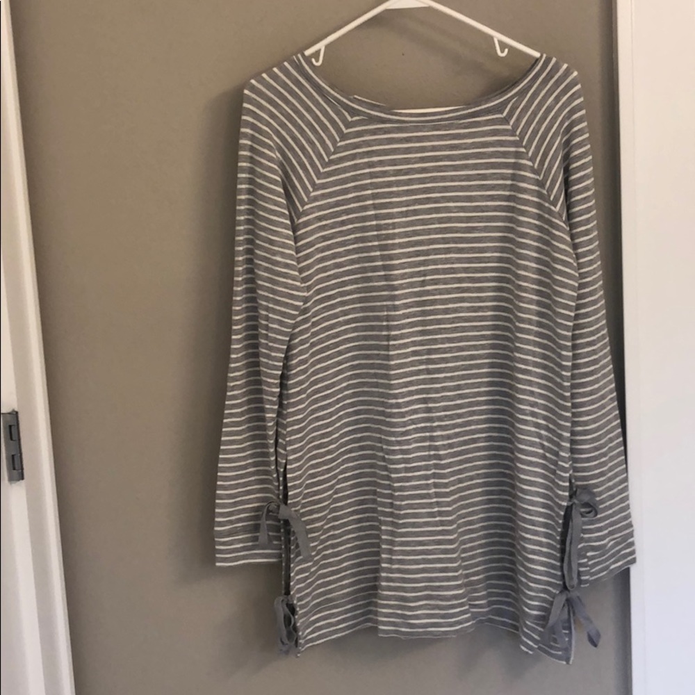 A pea in the pod nursing tunic sweatshirt
